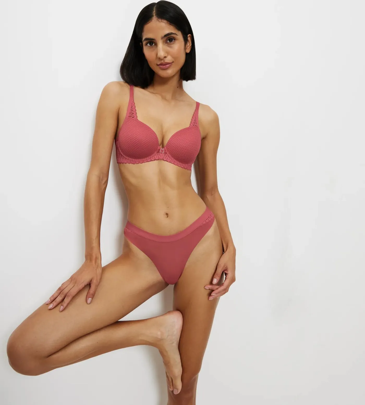 Aura Spotlight T High Leg String
