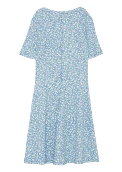 Ausgestelltes Kleid mit Teilungsnähten
