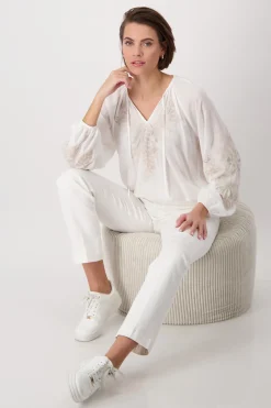 Bluse mit Stickerei