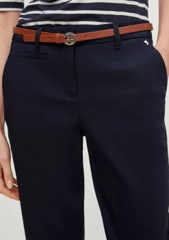 Chino mit Gürtel