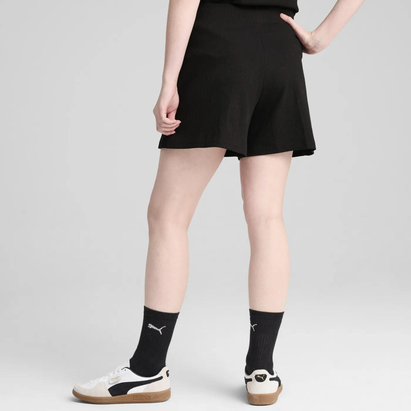 ESS ELEVATED Gerippte 5 Shorts mit hohem Bund