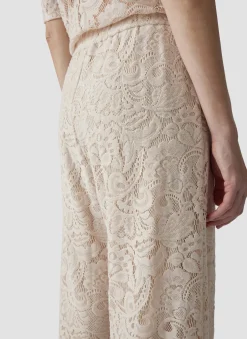 Hose mit floraler Spitze