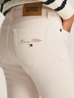 Jeans mit ausgestelltem Bein