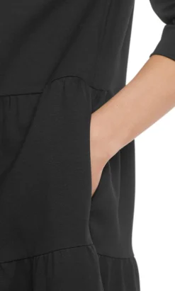 Jerseykleid mit Stufenvolants