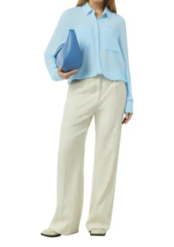 Leicht transparente Bluse mit verdeckter Knopfleiste