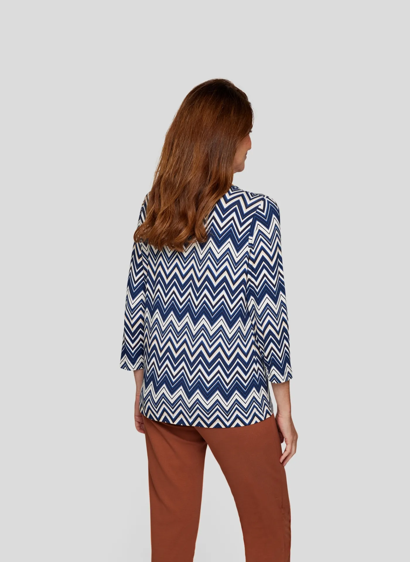 Modernes Shirt mit Zickzack-Muster
