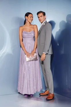 Schimmerndes Abendkleid mit Drapierung