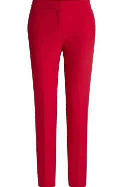 Slim-Fit Hose aus Stretch-Gewebe mit Logo-Niete