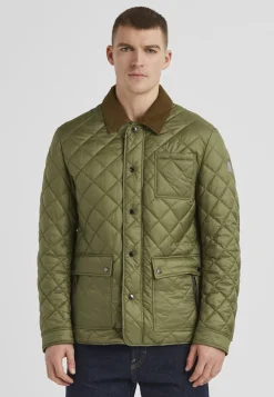Steppjacke mit leicht tailliertem Schnitt