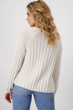 Stricküberwurf mit Rippstruktur