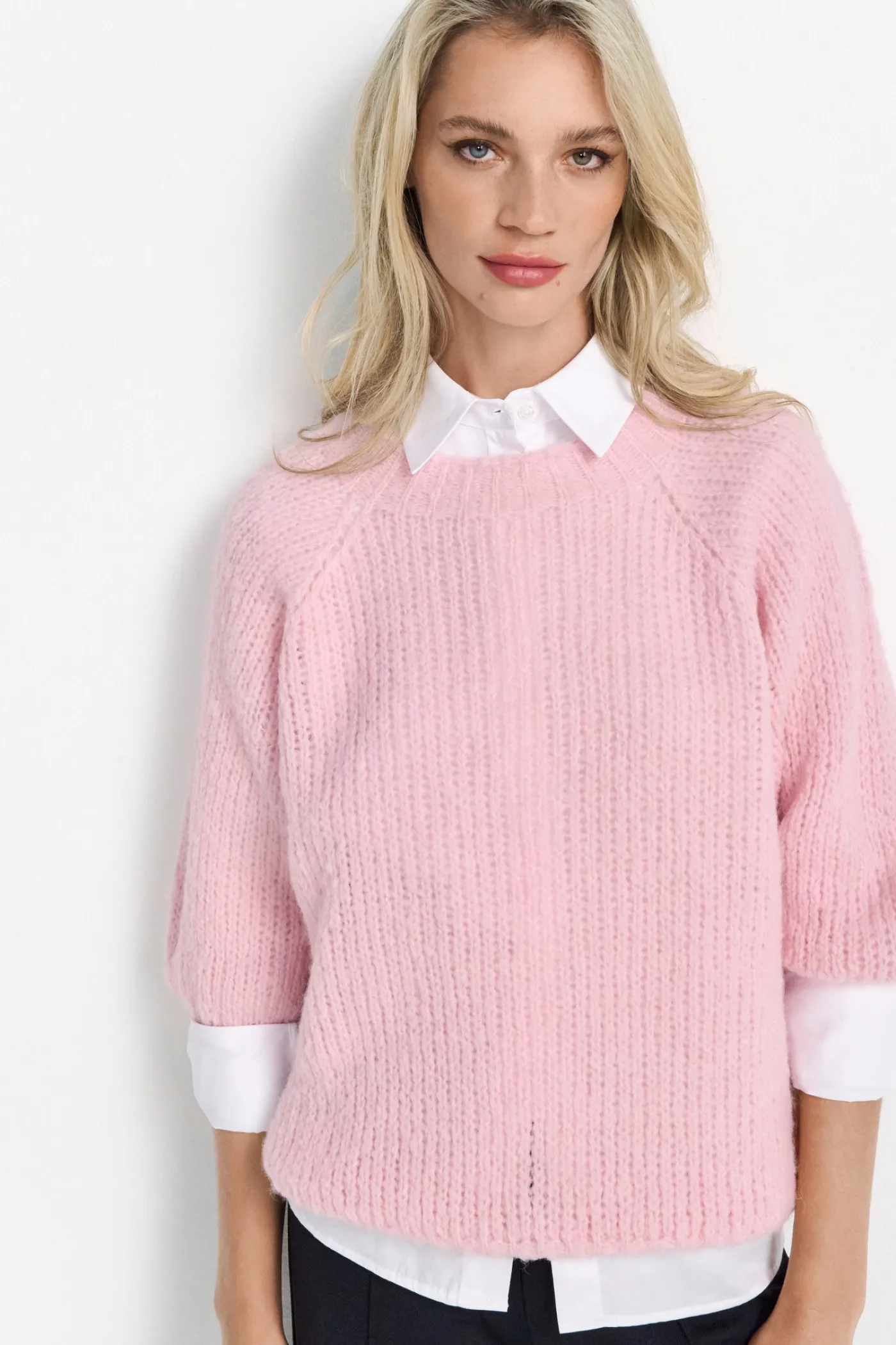 Strickpullover mit überschnittenen Schultern