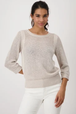 Strickpullover mit Schmuck